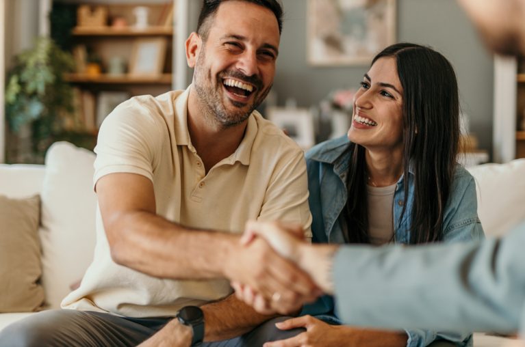 Morwell Couple securing home loan with finance broker